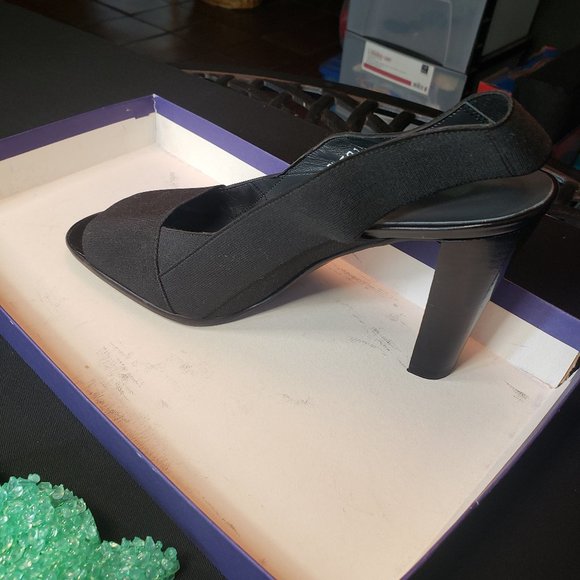 Stuart Weitzman Womens 7.5 Black Elastic "Trans" shoe - Picture 9 of 9
